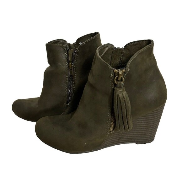 MIA Buckley Size 8.5M Women's 3" Wedge Heel Ankle Boots Brown Shiny Faux Suede - Picture 1 of 14